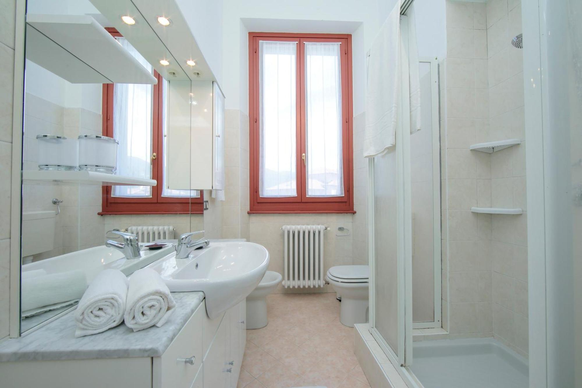 Residenza Oleandro Lake View Luino Center - Happy Rentals Eksteriør bilde